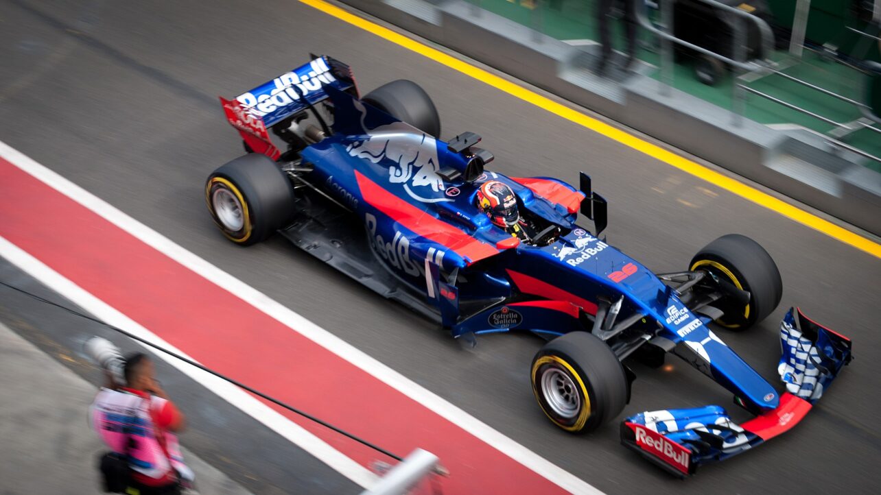 Daniil Kvyat driving a Toro Rosso at the 2017 Australian GP